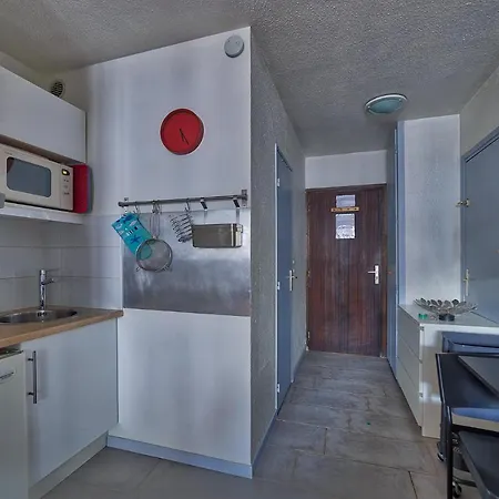 Rocket: Genevrier Apartment